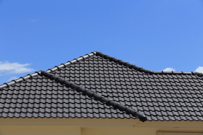 Storm-resistant roofing materials